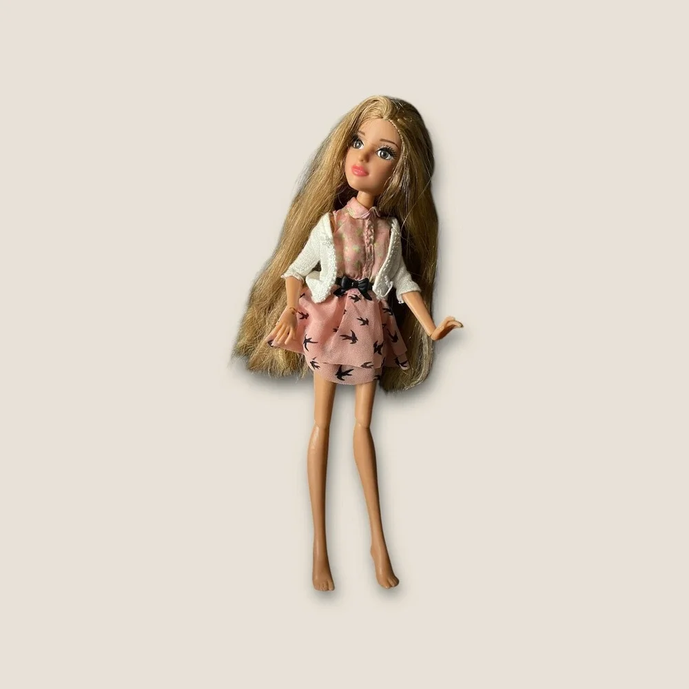 MGA Project MC2 Adrienne's Volcano Doll Rooted Eyelashes Inset‎ Eyes